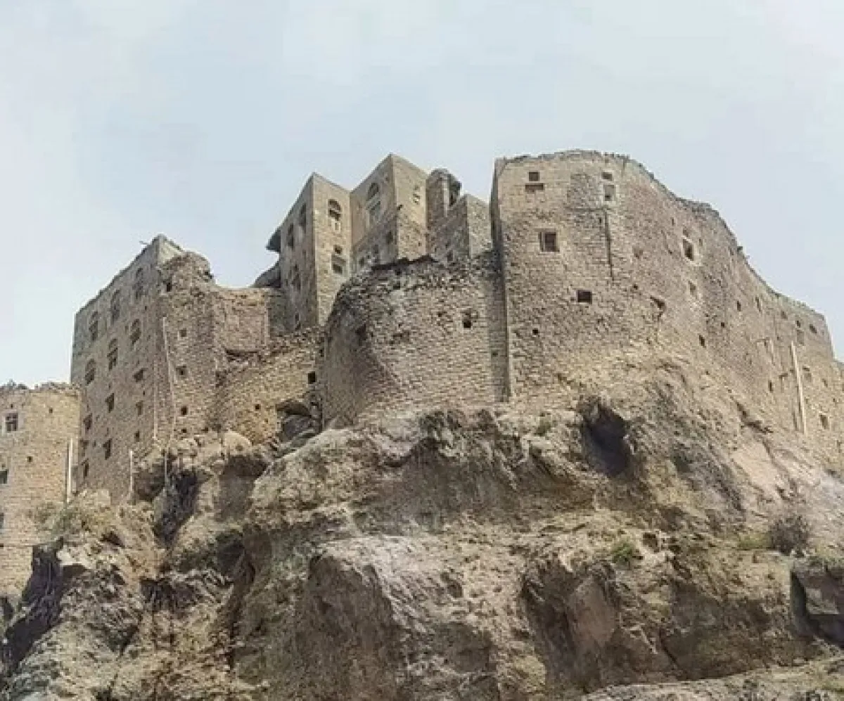 مقتل أربعة من أسرة واحدة وإصابة خامس في جريمة أسرية بمحافظة عمران