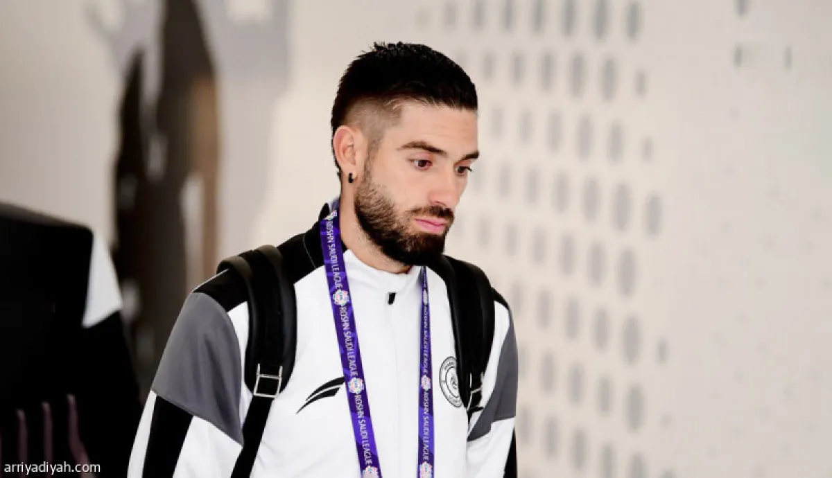 وكلاء كاراسكو يضغطون على الشباب لقبول عرض روما لتجنب أعباء مالية ضخمة