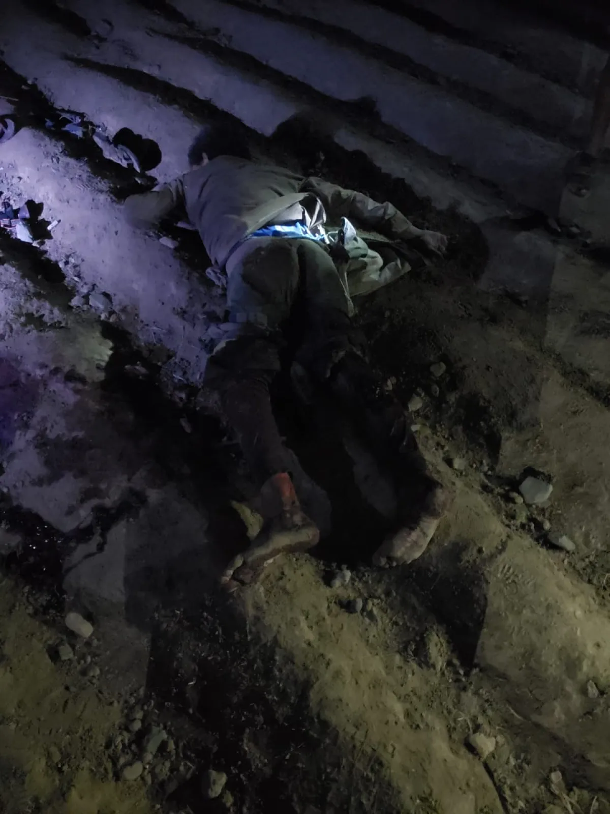 مليشيات الحوثي تقتل مواطناً وتمثل بجثمانه في تعز