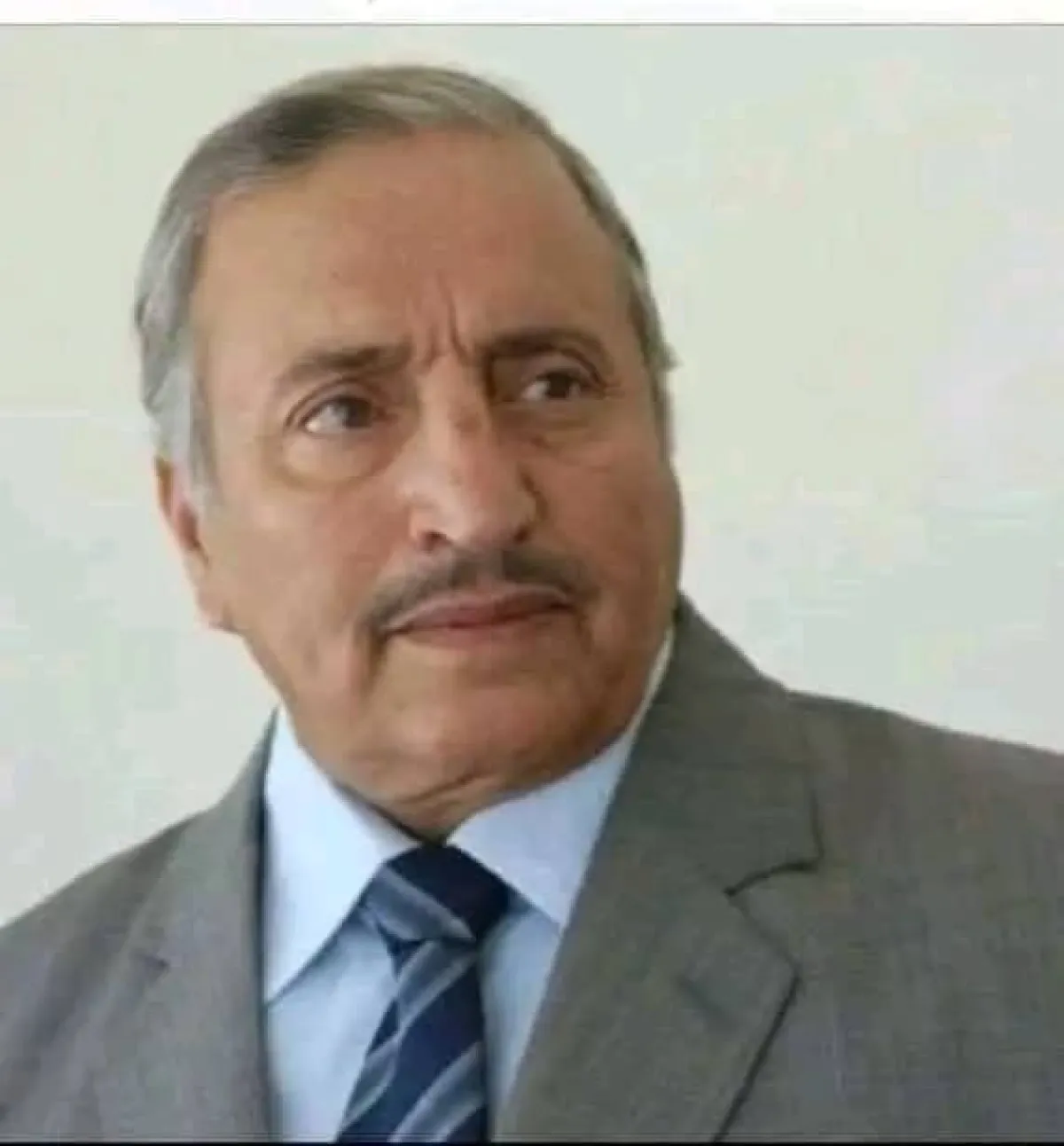 لواء يمني يعلن تخليه عن رتبته والدكتوراه احتجاجاً على ما وصفه بتجريف القيم بعد انقلاب الحوثيين