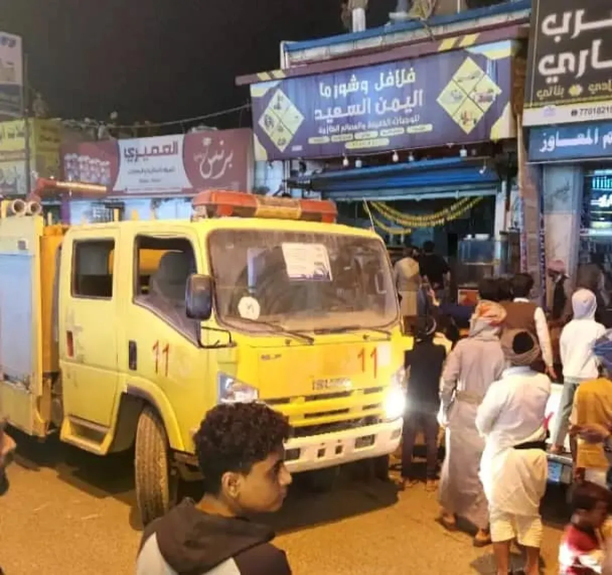 ماس كهربائي يشعل حريقاً في سكن عاملين بمأرب