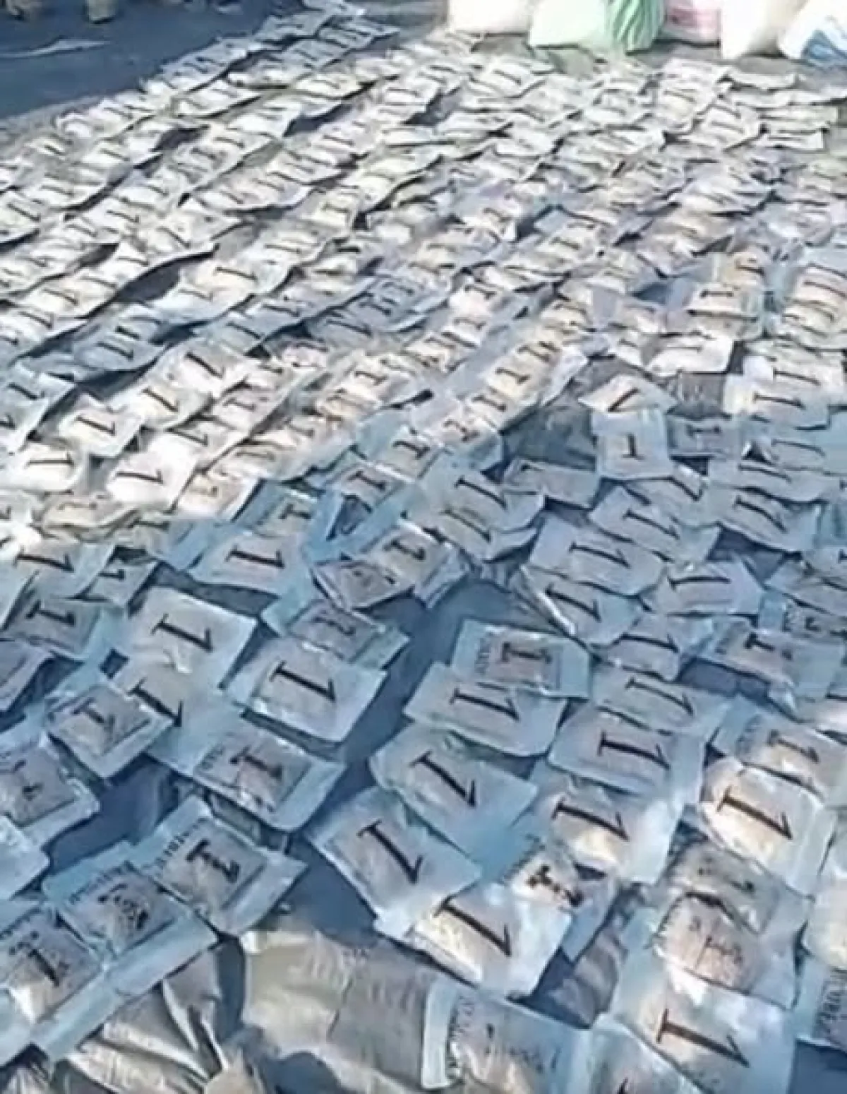 قوات يمنية تضبط 450 ألف قرص كبتاجون في عملية بحرية قرب باب المندب