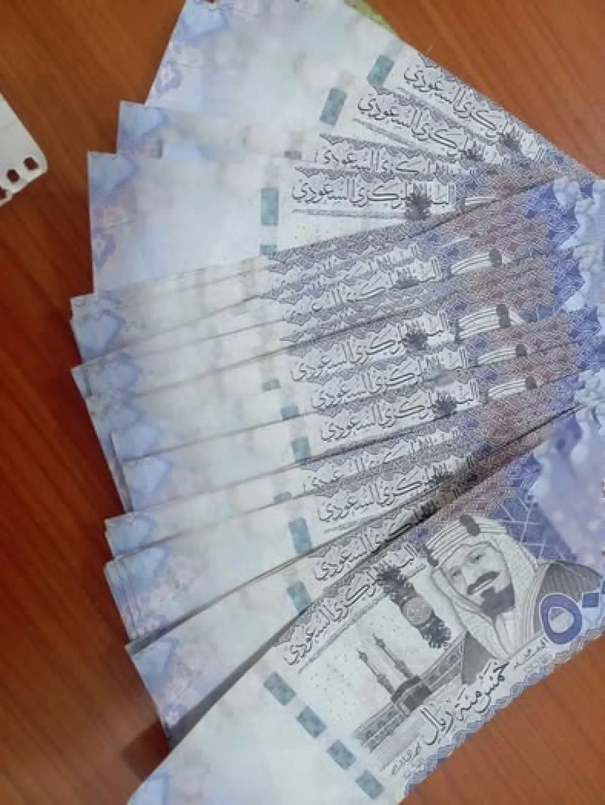 ضبط عصابة في وادي حضرموت متورطة بترويج 27 ألف ريال سعودي مزورة