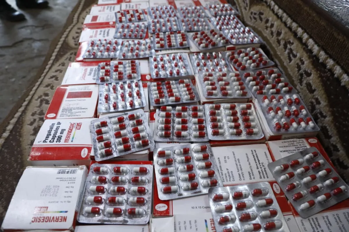 شرطة مأرب تعلن إحباط تهريب أكثر من 14 ألف كبسولة مخدرة واعتقال مشتبهين