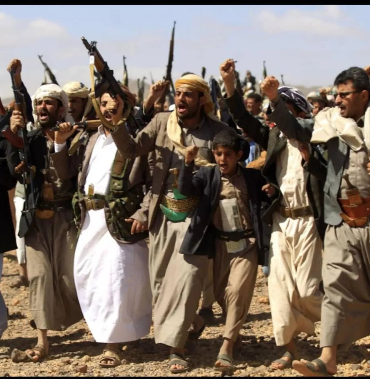 استراتيجية الهروب إلى الأمام.. هل تنجح البروباجندا الحوثية في إخفاء الانهيار الداخلي؟