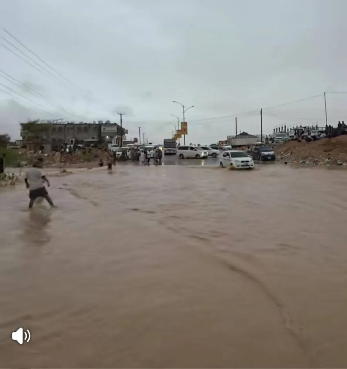 سيول تجتاح شبوة وتشل الحركة في عاصمتها