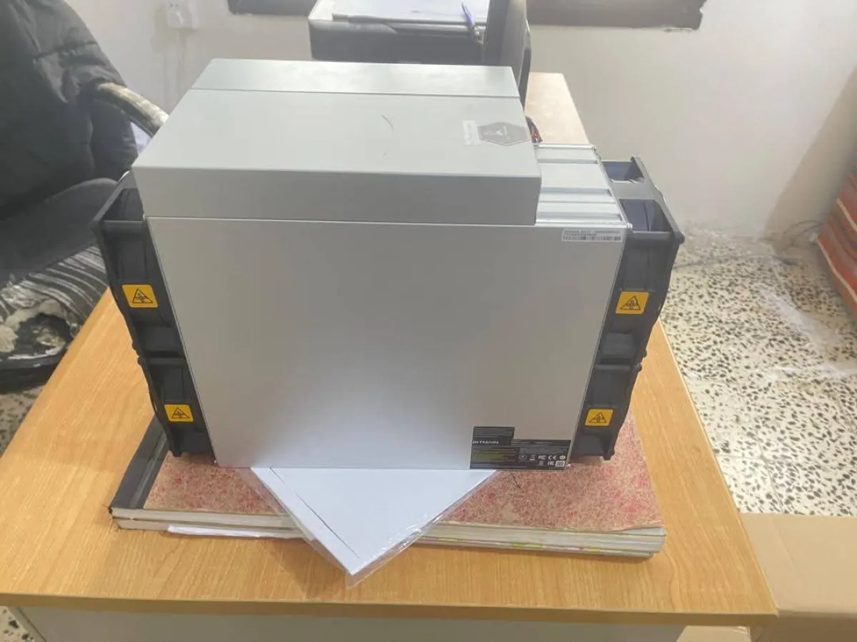 المهرة.. ضبط جهاز تعدين عملات رقمية في منفذ صرفيت الحدودي