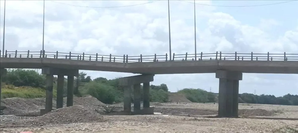 تحذيرات من انهيار وشيك لجسر حيوي في لحج بعد أضرار السيول
