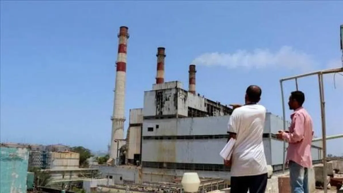 أزمة الكهرباء في عدن تعود للمربع الأول وسط اتهامات بالفساد
