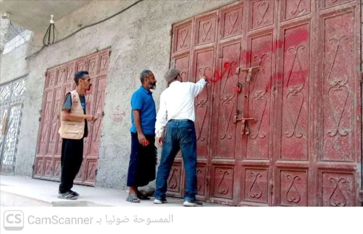 إغلاق مخازن مياه "شملان" في عدن وسط مطالب شعبية متجددة بضبط أسعار المواد الغذائية ومعاقبة المخالفين