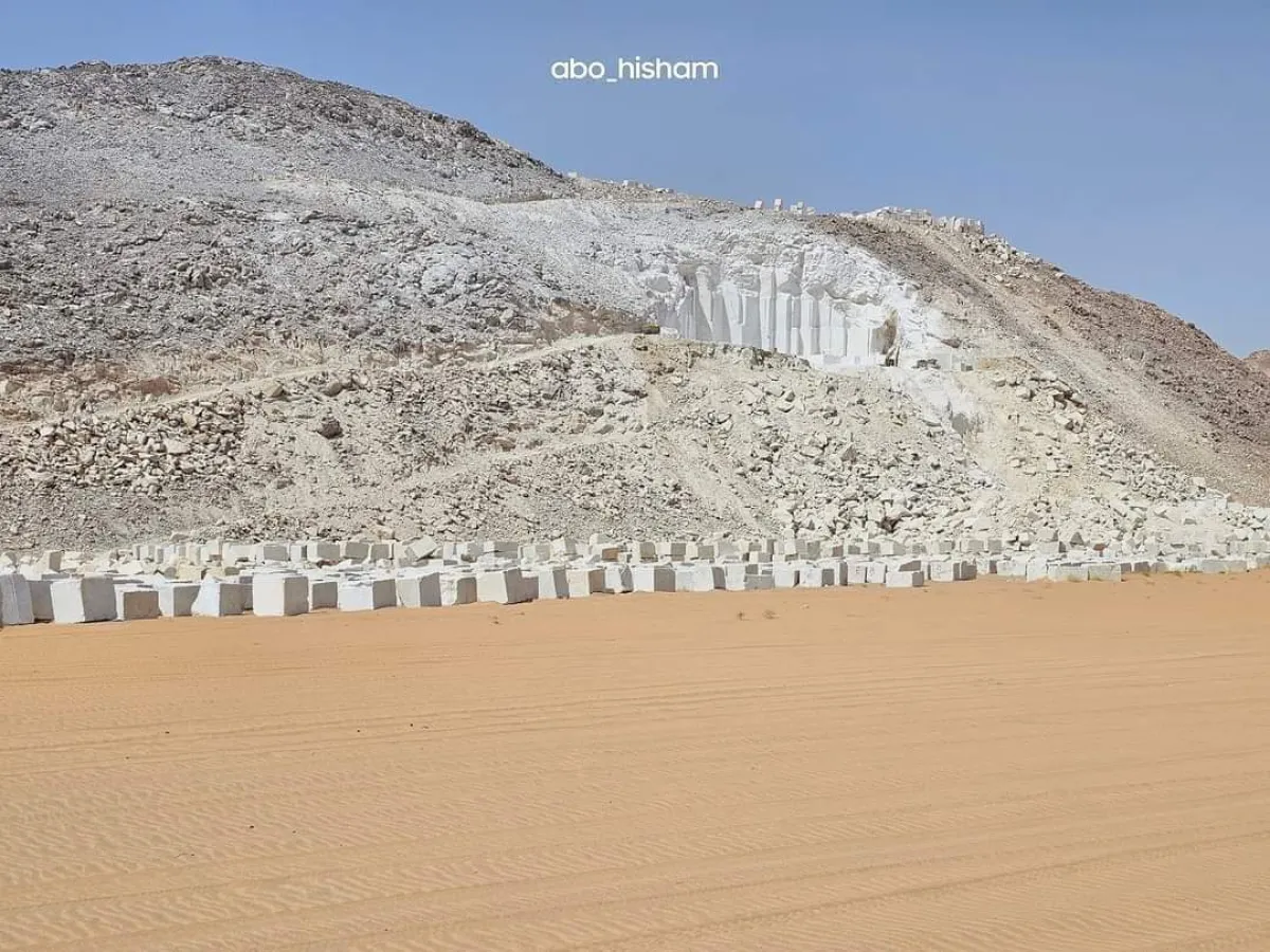 "الذهب الأبيض" المنهوب.. كيف يبتلع ثقب التهريب رخام مأرب؟