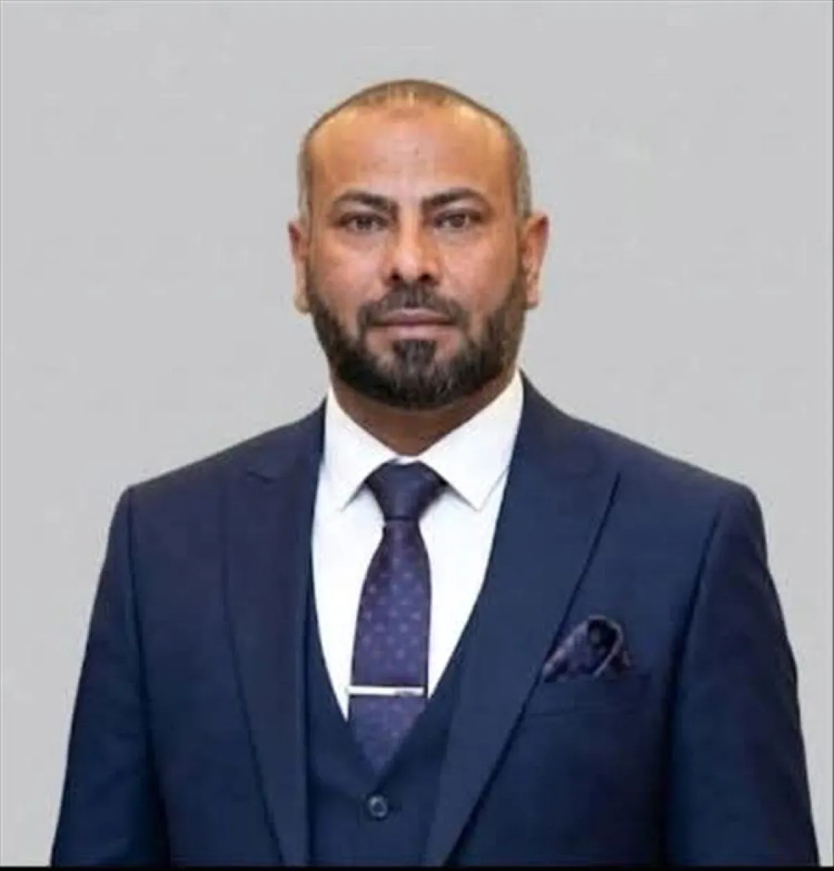 مجموعة مسلحة تقتحم مكتب محافظ الضالع وتطلق النار عليه