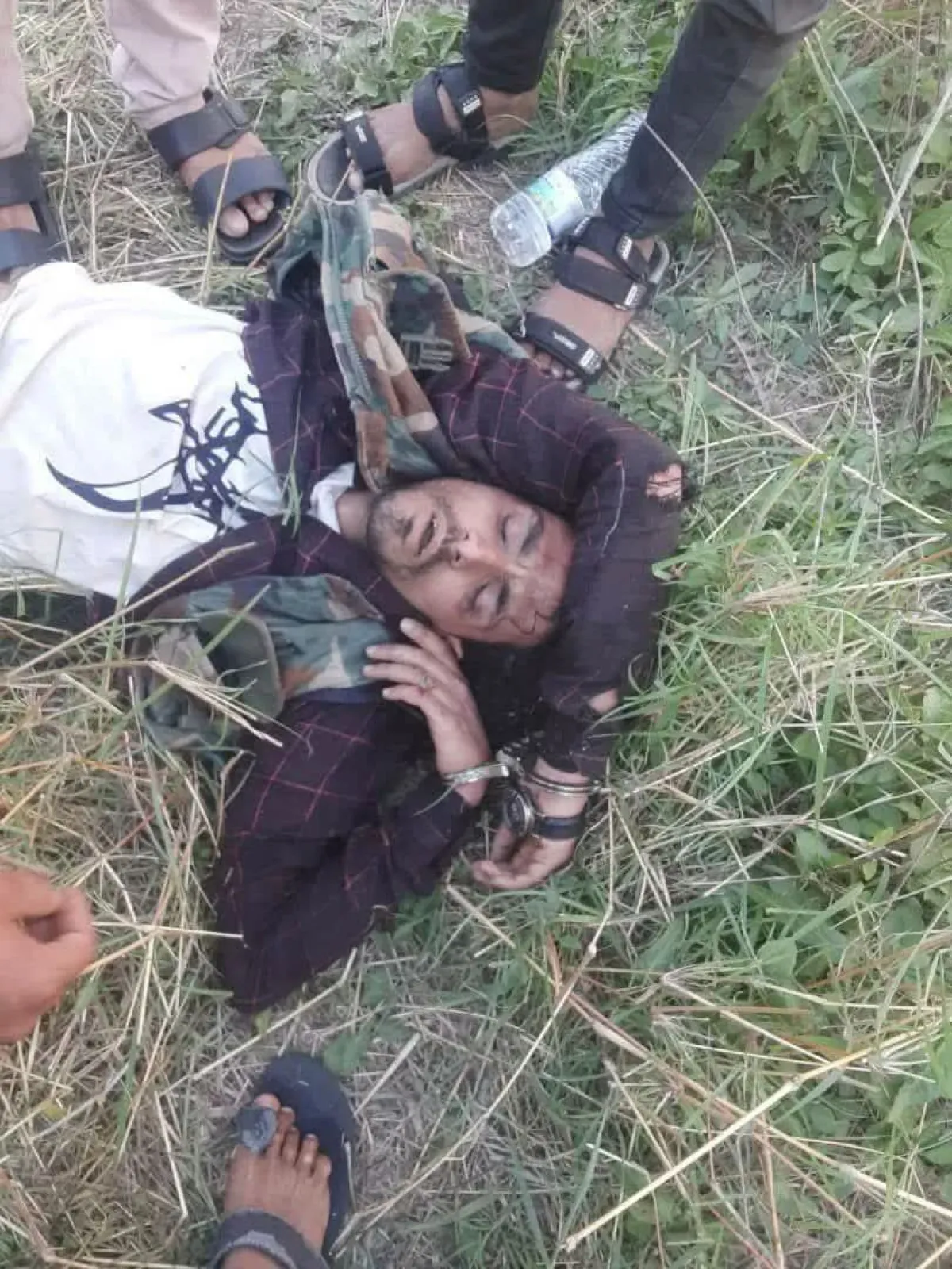 إب: مليشيا الحوثي تعتدي بالضرب المبرح على مواطن في منطقة "المعاين"