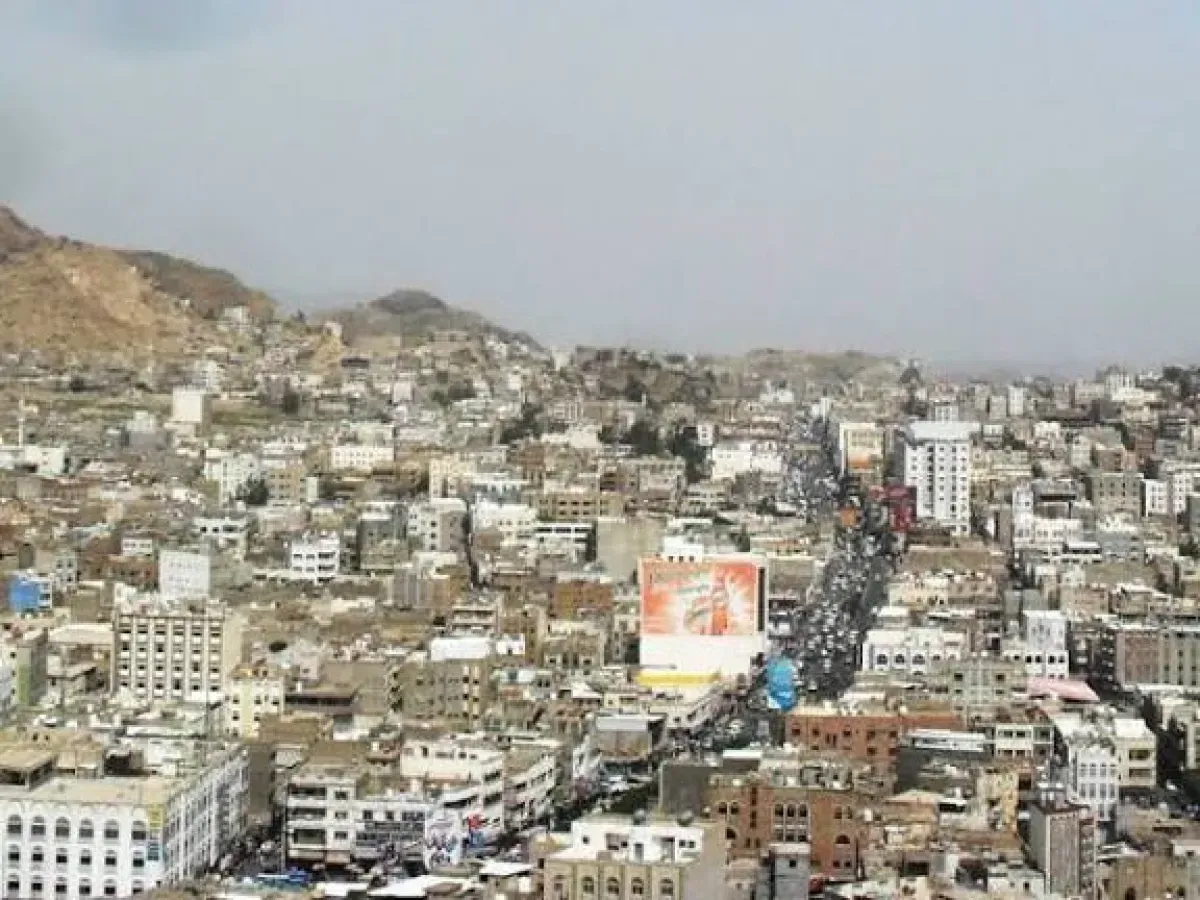 البيروقراطية الملتحية: كيف صادر "الإخوان" مفاصل القرار الإداري في تعز