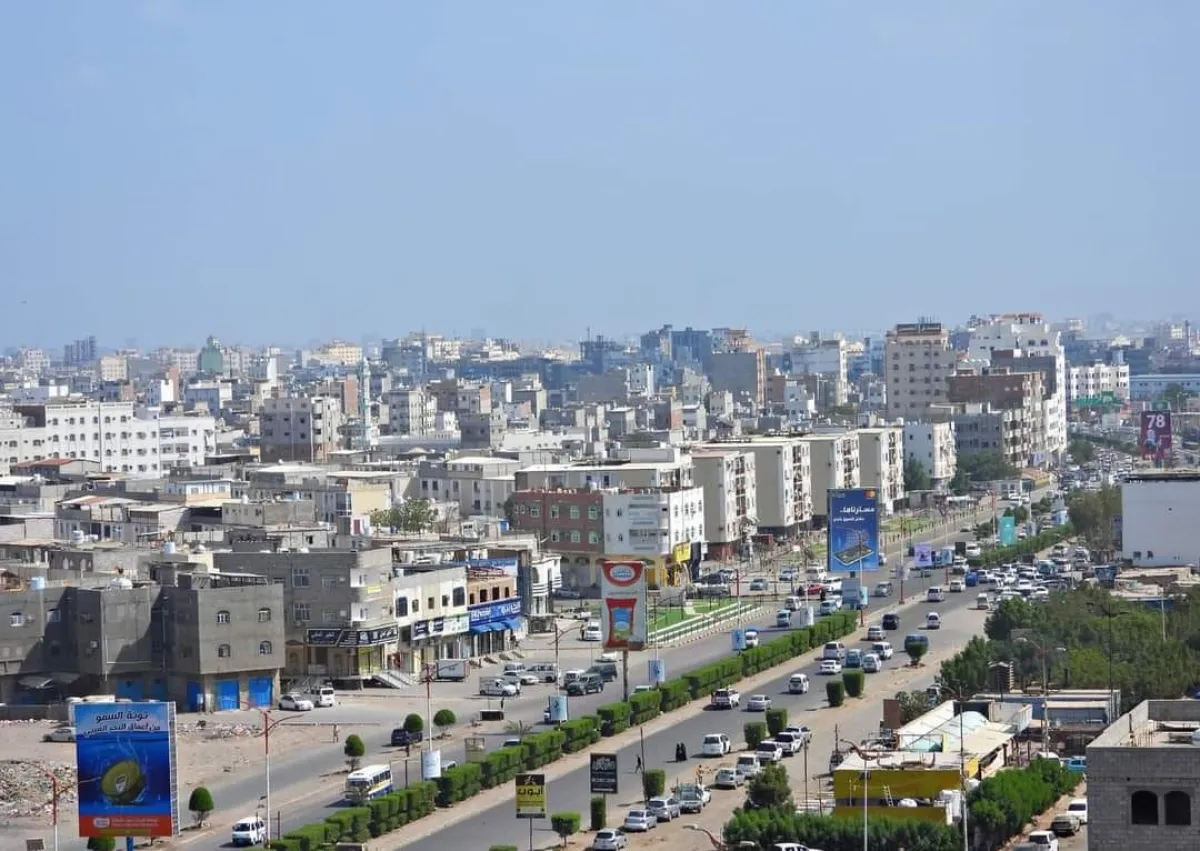 مسلحون يقتحمون قسم شرطة في عدن وسط اتهامات بمحاولة الاستيلاء على ملفات "قضية اغتصاب طفل"