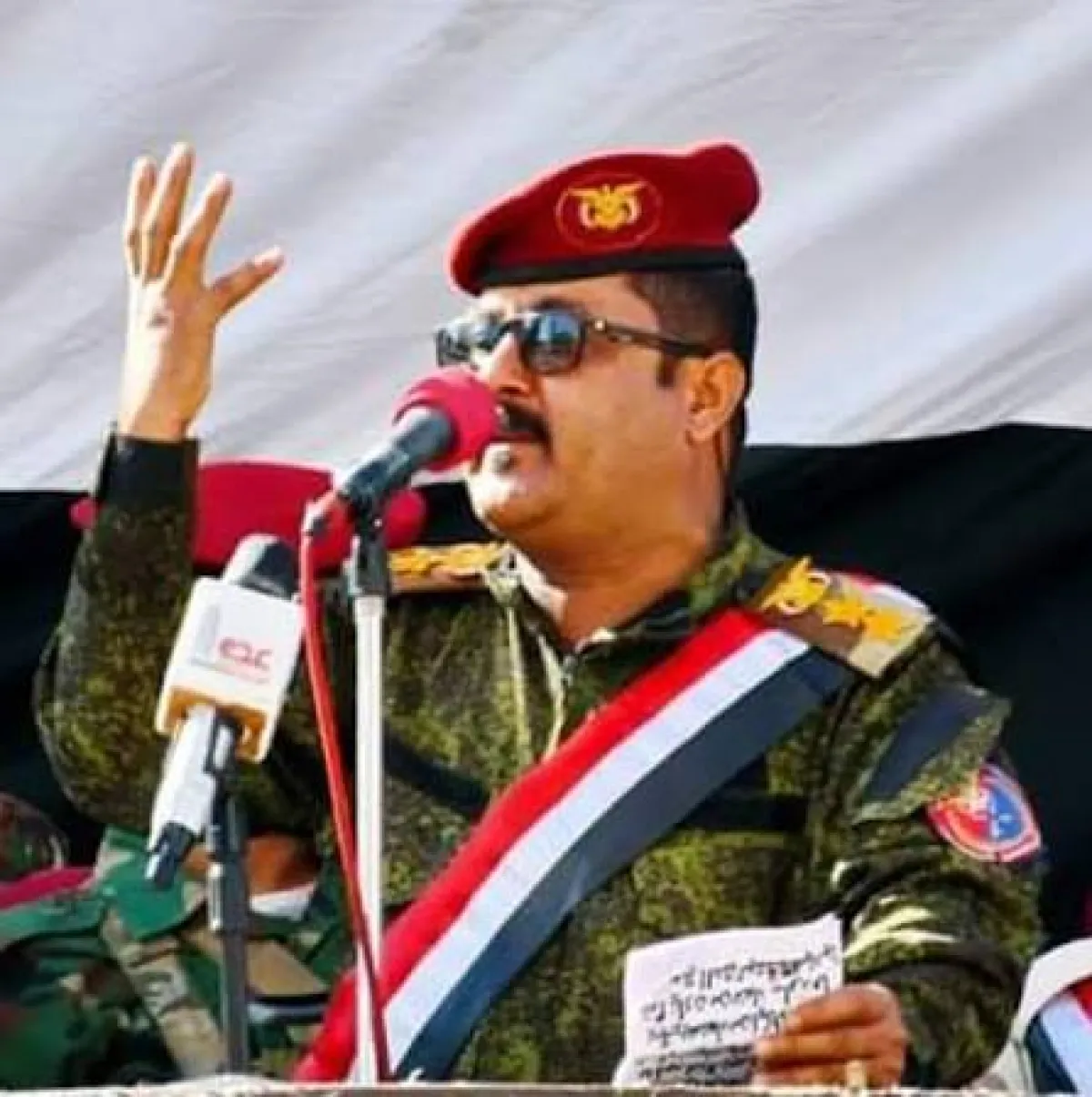 نجاة قائد عسكري بارز وإصابة 5 من مرافقيه في هجوم صاروخي للحوثيين بصعدة