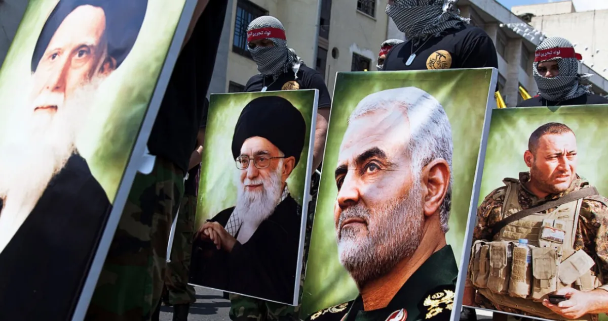 أذرع طهران المتفرقة.. "ناشونال إنترست" تكشف تراجع التماسك الإيراني وحذر الحوثيين في معركة البقاء