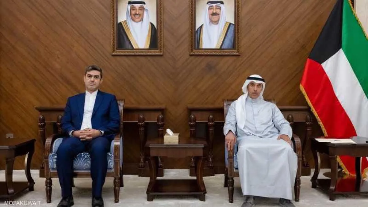 الكويت تطرد دبلوماسيين إيرانيين وتخفض التمثيل الدبلوماسي بعد هجمات استهدفت مطارها الدولي