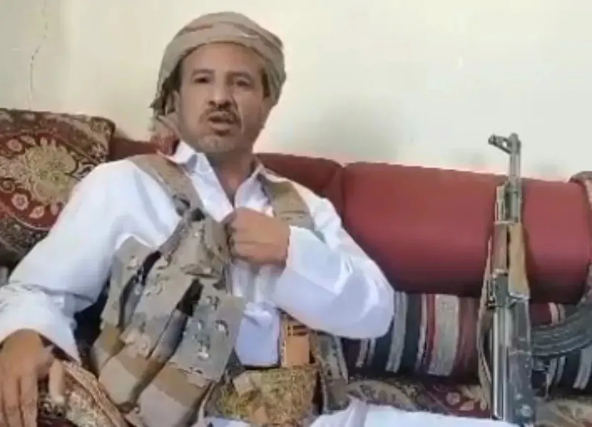 إب.. مليشيا الحوثي تختطف سائق باص بسبب عبارة "الشيخ بن فدغم"
