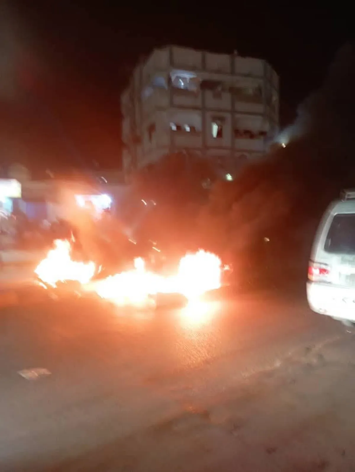احتجاجات ليلية غاضبة في المكلا بسبب أزمة الكهرباء