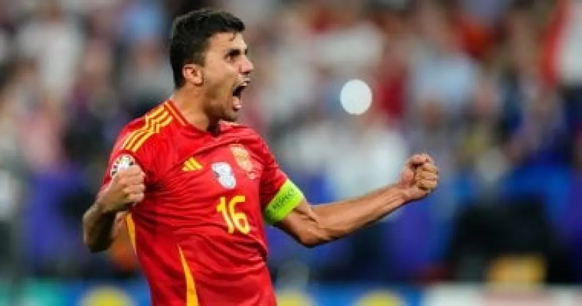 برشلونة ينافس ريال مدريد على ضم رودري