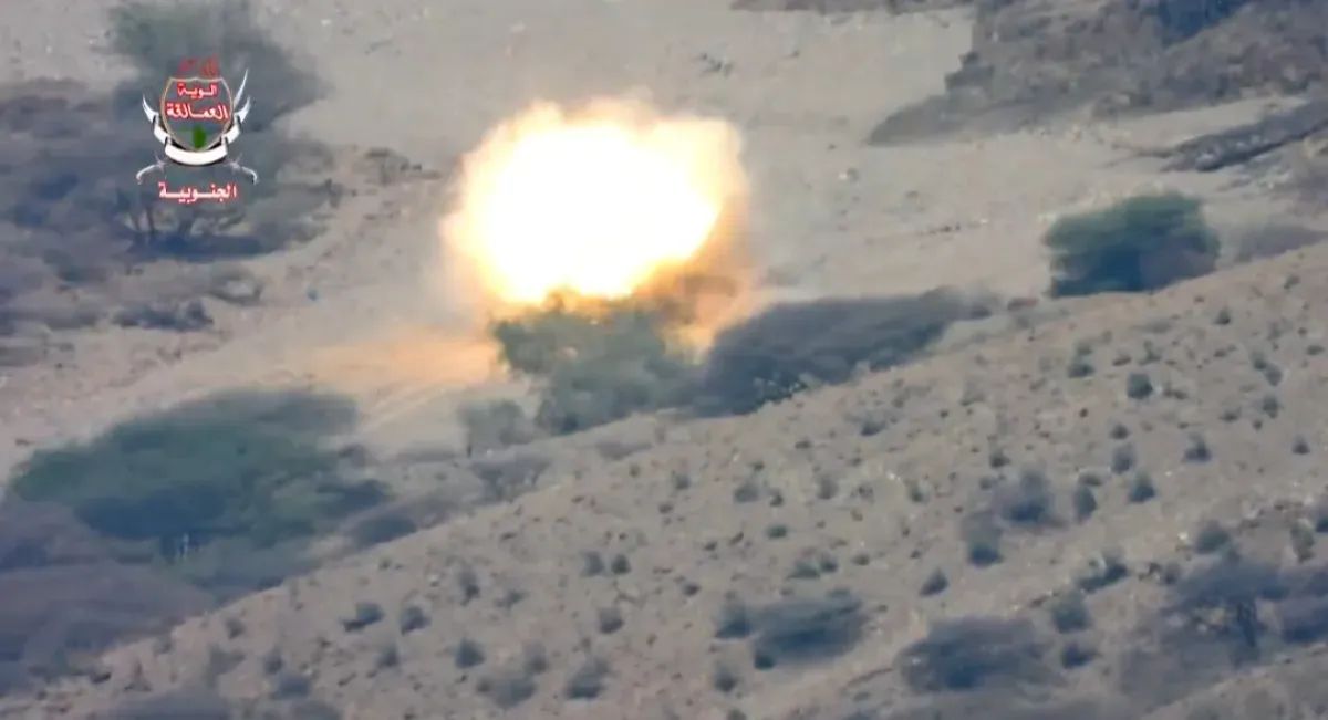 Southern Giants Brigades Destroy Houthi Commander's Vehicle in Lahj