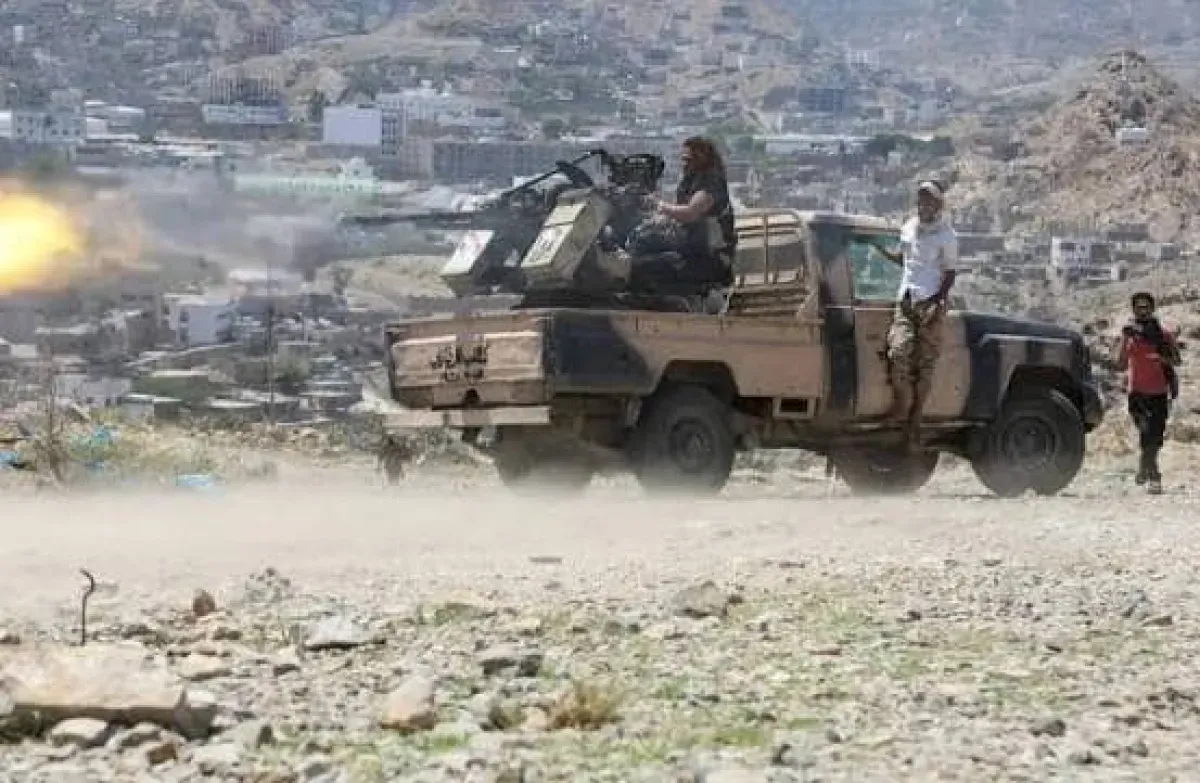 تجدد الاشتباكات العنيفة بين الجيش اليمني وميليشيا الحوثي في تعز